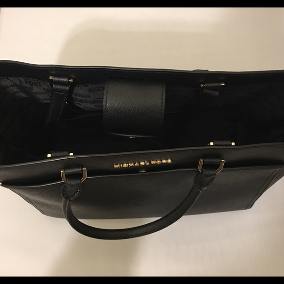 ❤️SOLD❤️Michael Kors tote - Picture 4 of 6